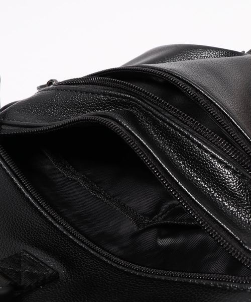 Fun & Daily(ファンアンドデイリー)の「2Way Middle Flap Shoulder Bag(ショルダーバッグ・メンズ・ブラック・FREE)」の4枚目の写真