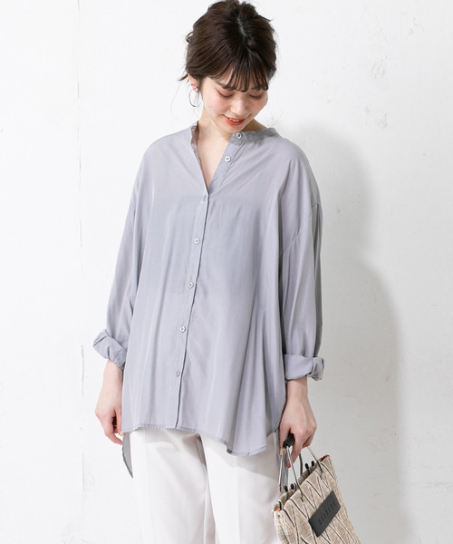 natural couture(ナチュラルクチュール)の「やわらか微光沢バンドカラーシャツ(シャツ/ブラウス・レディース・ベージュ/オフホワイト/モカ/ブルー・FREE)」の4枚目の写真