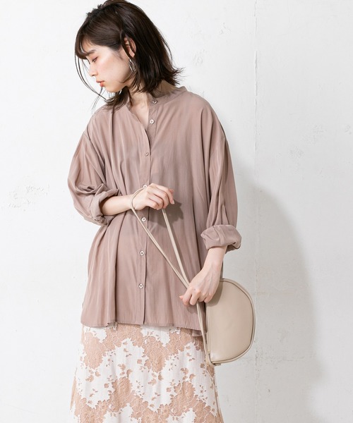 natural couture(ナチュラルクチュール)の「やわらか微光沢バンドカラーシャツ(シャツ/ブラウス・レディース・ベージュ/オフホワイト/モカ/ブルー・FREE)」の2枚目の写真