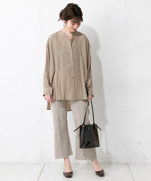 natural couture(ナチュラルクチュール)の「やわらか微光沢バンドカラーシャツ(シャツ/ブラウス・レディース・ベージュ/オフホワイト/モカ/ブルー・FREE)」の7枚目の写真