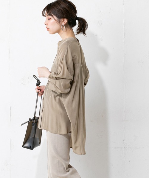 natural couture(ナチュラルクチュール)の「やわらか微光沢バンドカラーシャツ(シャツ/ブラウス・レディース・ベージュ/オフホワイト/モカ/ブルー・FREE)」の21枚目の写真