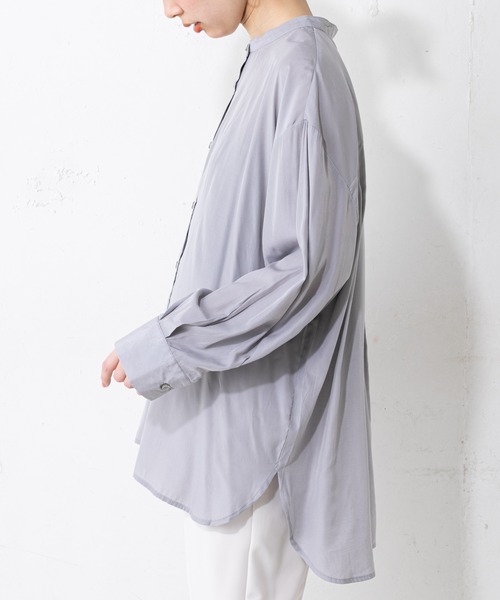 natural couture(ナチュラルクチュール)の「やわらか微光沢バンドカラーシャツ(シャツ/ブラウス・レディース・ベージュ/オフホワイト/モカ/ブルー・FREE)」の6枚目の写真