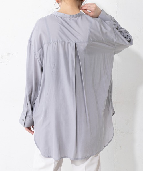 natural couture(ナチュラルクチュール)の「やわらか微光沢バンドカラーシャツ(シャツ/ブラウス・レディース・ベージュ/オフホワイト/モカ/ブルー・FREE)」の8枚目の写真