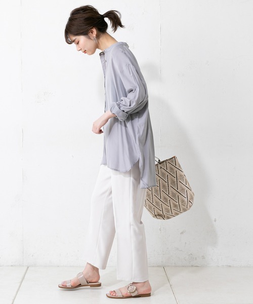 natural couture(ナチュラルクチュール)の「やわらか微光沢バンドカラーシャツ(シャツ/ブラウス・レディース・ベージュ/オフホワイト/モカ/ブルー・FREE)」の12枚目の写真