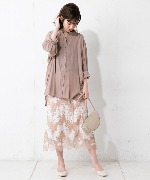 natural couture(ナチュラルクチュール)の「やわらか微光沢バンドカラーシャツ(シャツ/ブラウス・レディース・ベージュ/オフホワイト/モカ/ブルー・FREE)」の14枚目の写真