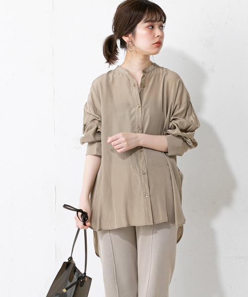 natural couture(ナチュラルクチュール)の「やわらか微光沢バンドカラーシャツ(シャツ/ブラウス・レディース・ベージュ/オフホワイト/モカ/ブルー・FREE)」の16枚目の写真