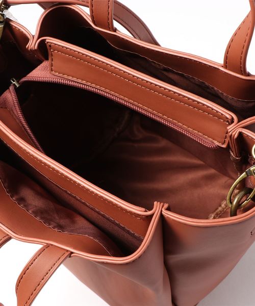 HONEYSUCKLE ROSE（ハニーサックルローズ）の「【HONEYSUCKLE ROSE】３層フェイクレザーショルダー（ショルダーバッグ・レディース・ブラック/ブラウン・ONE SIZE）」の4枚目の写真