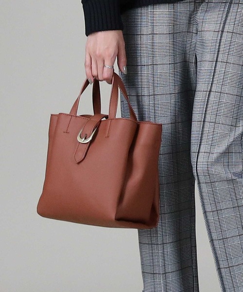 HONEYSUCKLE ROSE（ハニーサックルローズ）の「【HONEYSUCKLE ROSE】３層フェイクレザーショルダー（ショルダーバッグ・レディース・ブラック/ブラウン・ONE SIZE）」の6枚目の写真