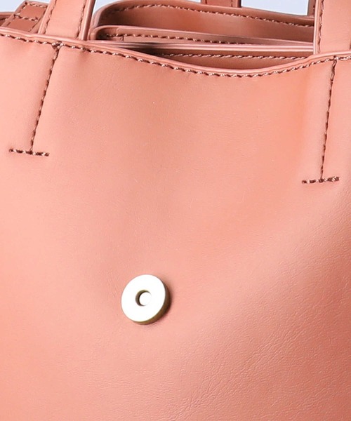 HONEYSUCKLE ROSE（ハニーサックルローズ）の「【HONEYSUCKLE ROSE】３層フェイクレザーショルダー（ショルダーバッグ・レディース・ブラック/ブラウン・ONE SIZE）」の13枚目の写真