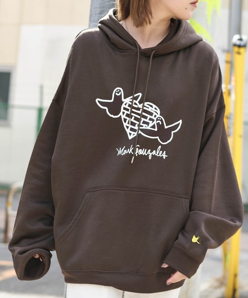 Mark Gonzales（マーク・ゴンザレス）の「Mark Gonzales/マークゴンザレス MONO-MART 別注 クリアスモークオーバーサイズ プルオーバーパーカー（パーカー・メンズ・ホワイト系その他/グリーン系その他/ブラウン系その他2/ホワイト系その他2/グリーン系その他2/ブラック/ブラウン系その他/ダークブラウン/ベージュ系その他/ブラック系その他2/グリーン系その他3/グレイッシュベージュ/ベージュ系その他2/ホワイト/ブラック系その他/ベージュ系その他3/ライラック/ホワイト系その他3/パープル系その他2/グリーン系その他5/ブラック系その他3/パープル系その他/グリーン系その他6/ライトグリーン/グリーン系その他4・M/L/S）」の10枚目の写真