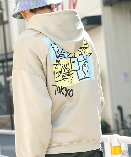 Mark Gonzales（マーク・ゴンザレス）の「Mark Gonzales/マークゴンザレス MONO-MART 別注 クリアスモークオーバーサイズ プルオーバーパーカー（パーカー・メンズ・ホワイト系その他/グリーン系その他/ブラウン系その他2/ホワイト系その他2/グリーン系その他2/ブラック/ブラウン系その他/ダークブラウン/ベージュ系その他/ブラック系その他2/グリーン系その他3/グレイッシュベージュ/ベージュ系その他2/ホワイト/ブラック系その他/ベージュ系その他3/ライラック/ホワイト系その他3/パープル系その他2/グリーン系その他5/ブラック系その他3/パープル系その他/グリーン系その他6/ライトグリーン/グリーン系その他4・M/L/S）」の15枚目の写真