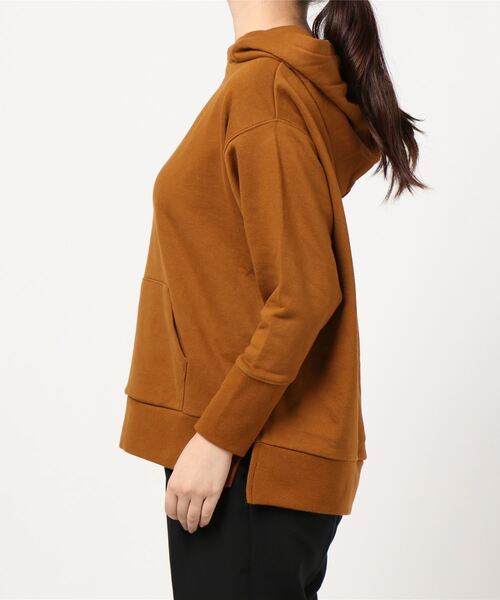 AMERICAN HOLIC(アメリカンホリック)の「フード付き脇スリットプルオーバー *(パーカー・レディース・ブラック/キャメル/モカ/アイボリー・FREE)」の6枚目の写真