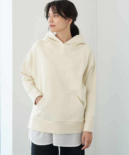 AMERICAN HOLIC(アメリカンホリック)の「フード付き脇スリットプルオーバー *(パーカー・レディース・ブラック/キャメル/モカ/アイボリー・FREE)」の2枚目の写真