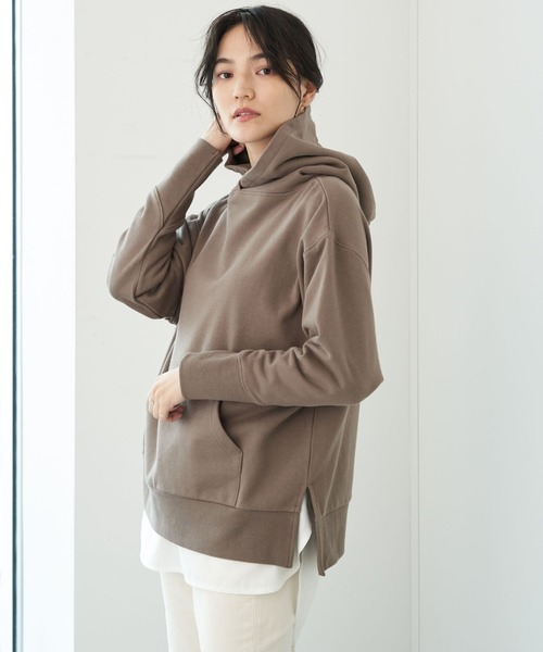 AMERICAN HOLIC(アメリカンホリック)の「フード付き脇スリットプルオーバー *(パーカー・レディース・ブラック/キャメル/モカ/アイボリー・FREE)」の4枚目の写真