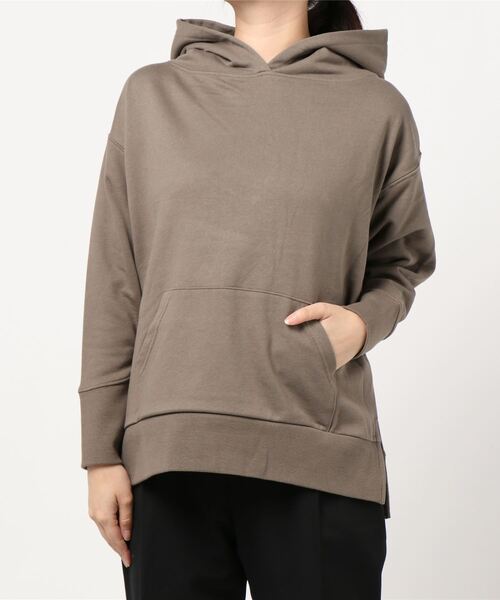AMERICAN HOLIC(アメリカンホリック)の「フード付き脇スリットプルオーバー *(パーカー・レディース・ブラック/キャメル/モカ/アイボリー・FREE)」の8枚目の写真