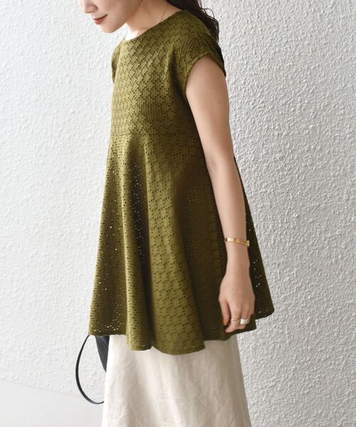 SHIPS(シップス)の「【WEB限定】〈手洗い可能〉アイレットペプラムフレンチカットソー◇(Tシャツ/カットソー・レディース・ライトホワイト/ネイビー/ピンク/ラベンダー/ブラック/オリーブ・ONE SIZE)」の19枚目の写真