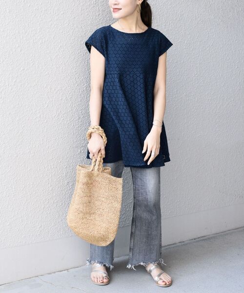 SHIPS(シップス)の「【WEB限定】〈手洗い可能〉アイレットペプラムフレンチカットソー◇(Tシャツ/カットソー・レディース・ライトホワイト/ネイビー/ピンク/ラベンダー/ブラック/オリーブ・ONE SIZE)」の14枚目の写真