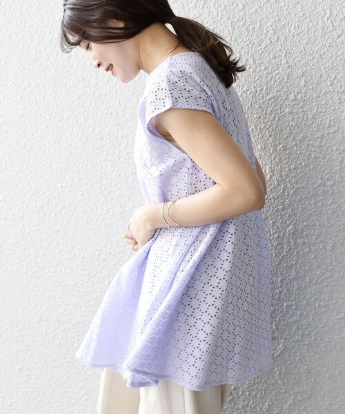 SHIPS(シップス)の「【WEB限定】〈手洗い可能〉アイレットペプラムフレンチカットソー◇(Tシャツ/カットソー・レディース・ライトホワイト/ネイビー/ピンク/ラベンダー/ブラック/オリーブ・ONE SIZE)」の10枚目の写真