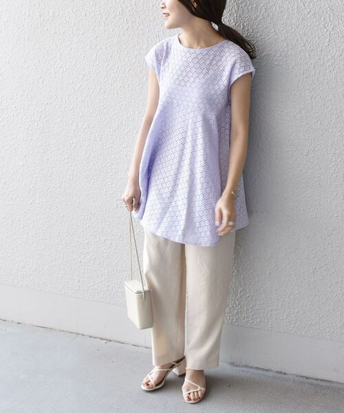 SHIPS(シップス)の「【WEB限定】〈手洗い可能〉アイレットペプラムフレンチカットソー◇(Tシャツ/カットソー・レディース・ライトホワイト/ネイビー/ピンク/ラベンダー/ブラック/オリーブ・ONE SIZE)」の7枚目の写真