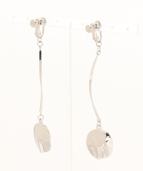 CHACO （FLOWER ACCESSORY）（チャコ）の「CHACO/  メタルパーツとシルバーラインのイヤリング（イヤリング・レディース・シルバー・FREE）」の5枚目の写真
