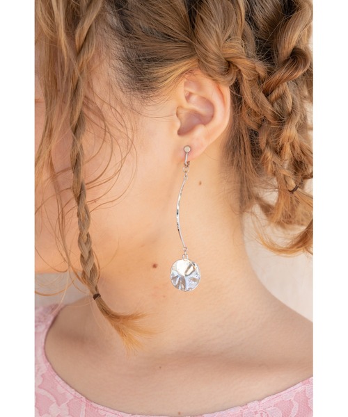 CHACO （FLOWER ACCESSORY）（チャコ）の「CHACO/  メタルパーツとシルバーラインのイヤリング（イヤリング・レディース・シルバー・FREE）」の2枚目の写真