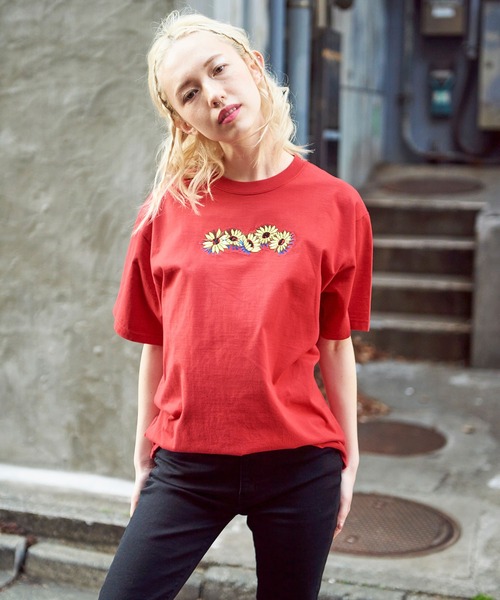 X-girl（エックスガール）の「EMBROIDERED SUNFLOWER LOGO S/S TEE（Tシャツ/カットソー・レディース・レッド/ホワイト/ブルー/ブラック・M/L/S/XS）」の20枚目の写真