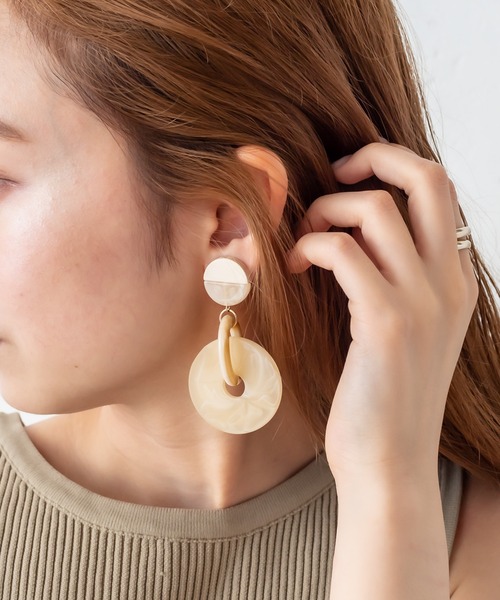 mystic（ミスティック）の「バイカラーサークルイヤリング（イヤリング・レディース・グリーン/アイボリー・ONE SIZE）」の7枚目の写真