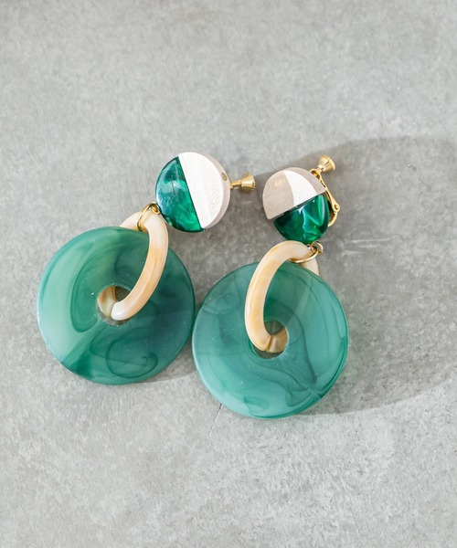 mystic（ミスティック）の「バイカラーサークルイヤリング（イヤリング・レディース・グリーン/アイボリー・ONE SIZE）」の6枚目の写真