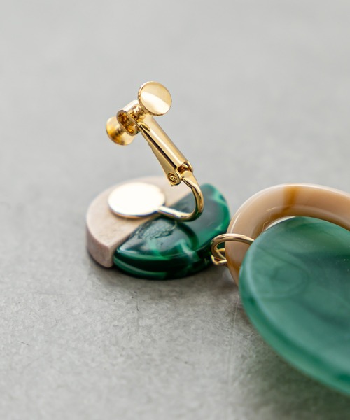 mystic（ミスティック）の「バイカラーサークルイヤリング（イヤリング・レディース・グリーン/アイボリー・ONE SIZE）」の4枚目の写真