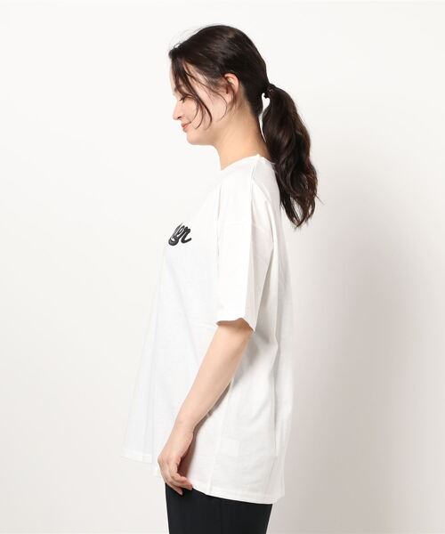 SPINNS（スピンズ）の「【ゆったりシルエット】B.BALＬロゴTシャツ（Tシャツ/カットソー・レディース・ネイビー/オフホワイト/グリーン・ONESIZE）」の4枚目の写真