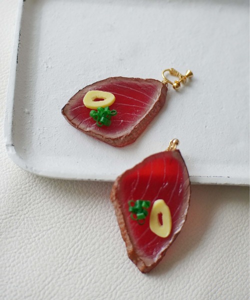 Port（ポート）の「【 ii-Fake / イーフェイク 】 (Fake Food Accessories) カツオのたたきイヤリング（イヤリング・レディース・バーガンディー・FREE）」の2枚目の写真