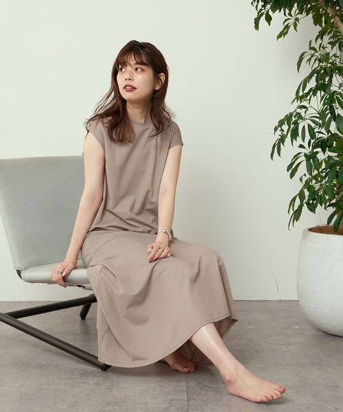 natural couture(ナチュラルクチュール)の「涼しげジャージー裾フレアワンピース(ワンピース・レディース・ブラック/グレイッシュベージュ/レッド/モカ・FREE)」の17枚目の写真