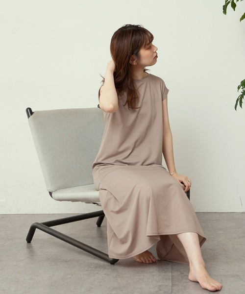 natural couture(ナチュラルクチュール)の「涼しげジャージー裾フレアワンピース(ワンピース・レディース・ブラック/グレイッシュベージュ/レッド/モカ・FREE)」の18枚目の写真