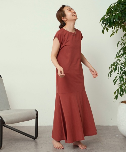 natural couture(ナチュラルクチュール)の「涼しげジャージー裾フレアワンピース(ワンピース・レディース・ブラック/グレイッシュベージュ/レッド/モカ・FREE)」の20枚目の写真