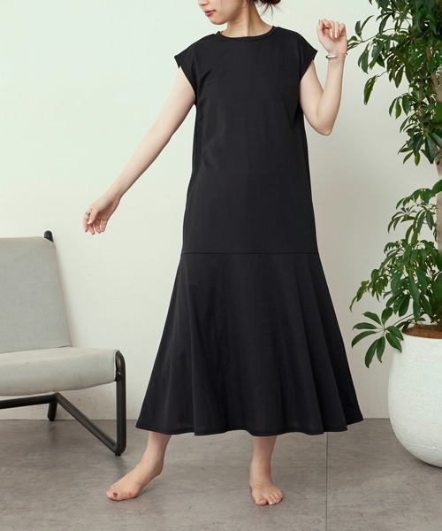 natural couture(ナチュラルクチュール)の「涼しげジャージー裾フレアワンピース(ワンピース・レディース・ブラック/グレイッシュベージュ/レッド/モカ・FREE)」の5枚目の写真