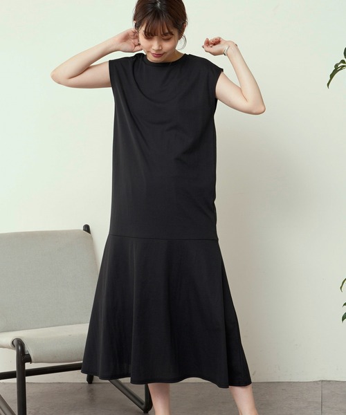 natural couture(ナチュラルクチュール)の「涼しげジャージー裾フレアワンピース(ワンピース・レディース・ブラック/グレイッシュベージュ/レッド/モカ・FREE)」の7枚目の写真