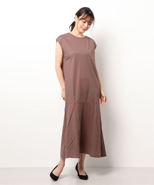 natural couture(ナチュラルクチュール)の「涼しげジャージー裾フレアワンピース(ワンピース・レディース・ブラック/グレイッシュベージュ/レッド/モカ・FREE)」の14枚目の写真