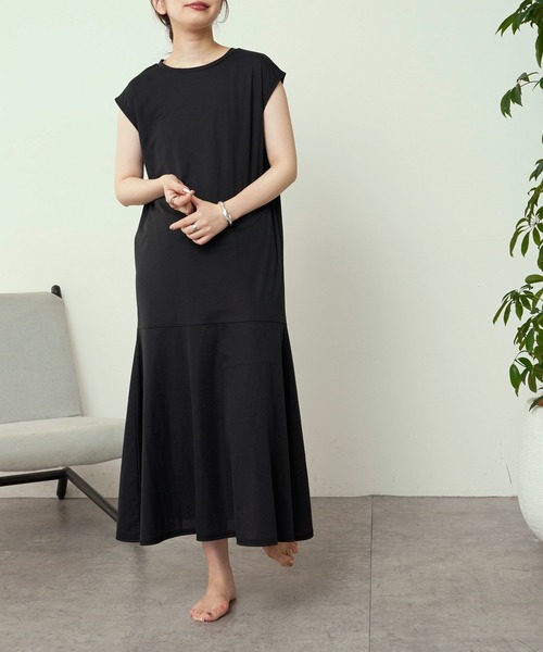 natural couture(ナチュラルクチュール)の「涼しげジャージー裾フレアワンピース(ワンピース・レディース・ブラック/グレイッシュベージュ/レッド/モカ・FREE)」の6枚目の写真