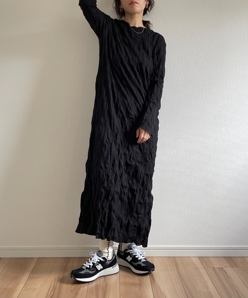 wee9s(ウィークス)の「wave onepiece / シワ加工で形状記憶!アイロン不要なスリット入りクリンクルワンピース(ワンピース・レディース・ブラック/ベージュ/アイボリー・FREE)」の3枚目の写真