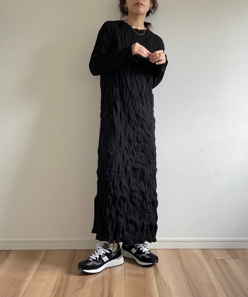 wee9s(ウィークス)の「wave onepiece / シワ加工で形状記憶!アイロン不要なスリット入りクリンクルワンピース(ワンピース・レディース・ブラック/ベージュ/アイボリー・FREE)」の14枚目の写真