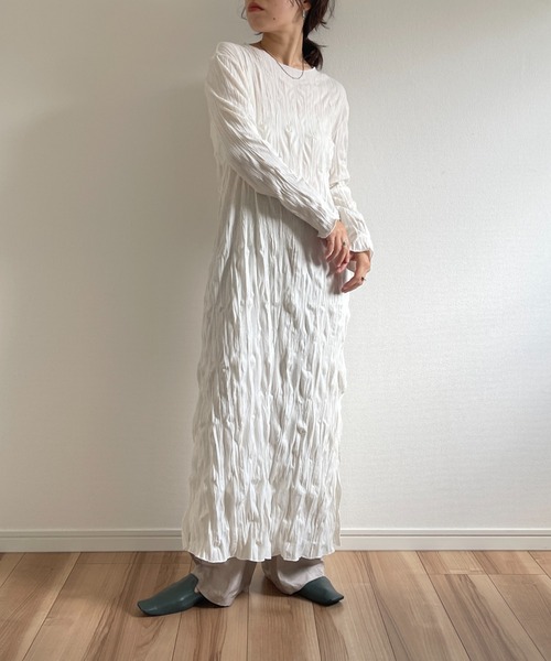 wee9s(ウィークス)の「wave onepiece / シワ加工で形状記憶!アイロン不要なスリット入りクリンクルワンピース(ワンピース・レディース・ブラック/ベージュ/アイボリー・FREE)」の16枚目の写真