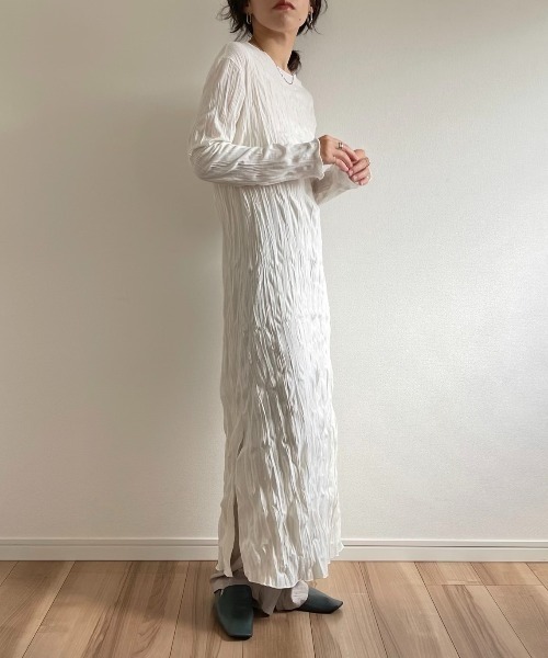 wee9s(ウィークス)の「wave onepiece / シワ加工で形状記憶!アイロン不要なスリット入りクリンクルワンピース(ワンピース・レディース・ブラック/ベージュ/アイボリー・FREE)」の17枚目の写真
