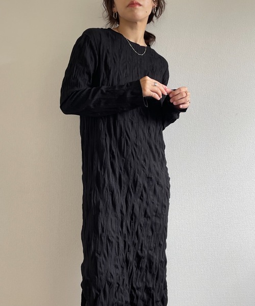 wee9s(ウィークス)の「wave onepiece / シワ加工で形状記憶!アイロン不要なスリット入りクリンクルワンピース(ワンピース・レディース・ブラック/ベージュ/アイボリー・FREE)」の5枚目の写真
