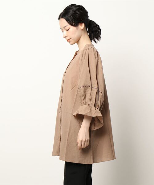 Samansa Mos2 blue(サマンサモスモスブルー)の「キャンディースリーブブラウス(シャツ/ブラウス・レディース・ブラック/オフホワイト/モカ・フリ-)」の5枚目の写真