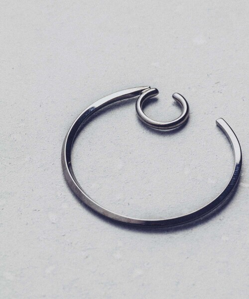 and cloud(アンドクラウド)の「Hoop Earring M / Single(イヤリング・レディース・ブラック/シルバー/イエローゴールド・FREE)」の6枚目の写真