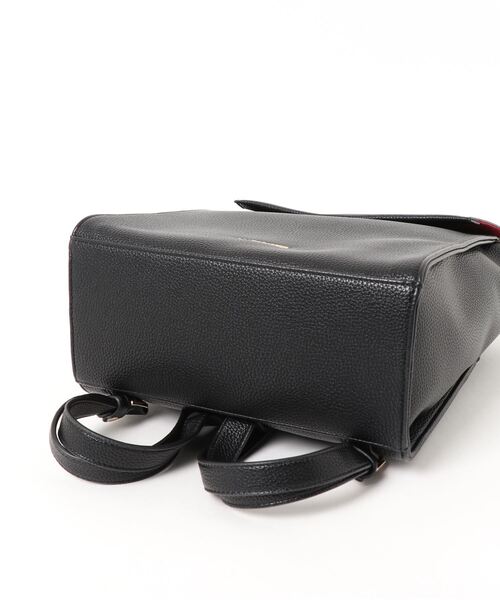 LA BAGAGERIE(ラバガジェリー)の「フェイクレザースクエアリュック(バックパック/リュック・レディース・グリーン/ブラック/グレイッシュベージュ/ブルー・FREE)」の8枚目の写真