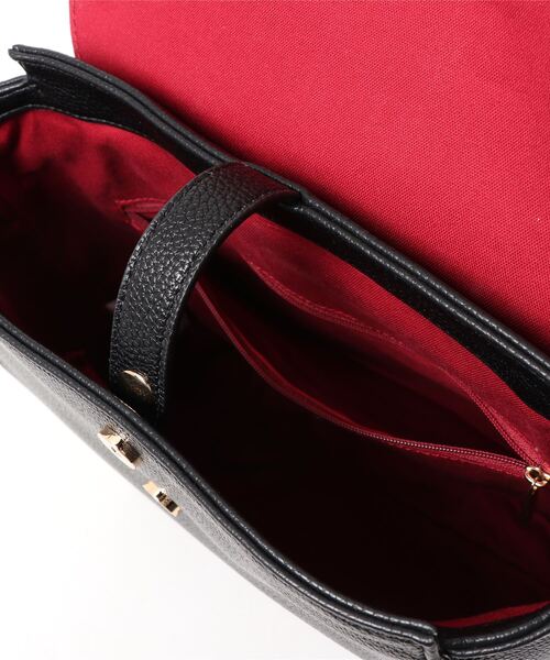 LA BAGAGERIE(ラバガジェリー)の「フェイクレザースクエアリュック(バックパック/リュック・レディース・グリーン/ブラック/グレイッシュベージュ/ブルー・FREE)」の5枚目の写真