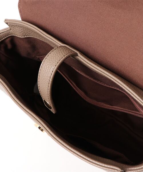 LA BAGAGERIE(ラバガジェリー)の「フェイクレザースクエアリュック(バックパック/リュック・レディース・グリーン/ブラック/グレイッシュベージュ/ブルー・FREE)」の11枚目の写真