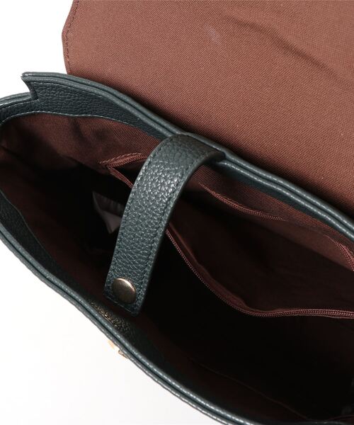 LA BAGAGERIE(ラバガジェリー)の「フェイクレザースクエアリュック(バックパック/リュック・レディース・グリーン/ブラック/グレイッシュベージュ/ブルー・FREE)」の10枚目の写真