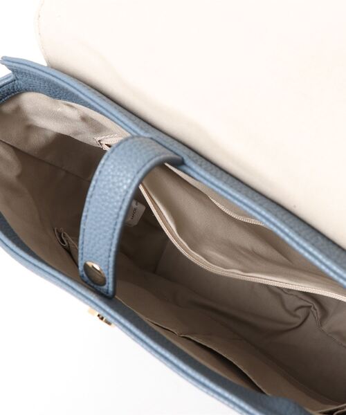 LA BAGAGERIE(ラバガジェリー)の「フェイクレザースクエアリュック(バックパック/リュック・レディース・グリーン/ブラック/グレイッシュベージュ/ブルー・FREE)」の6枚目の写真